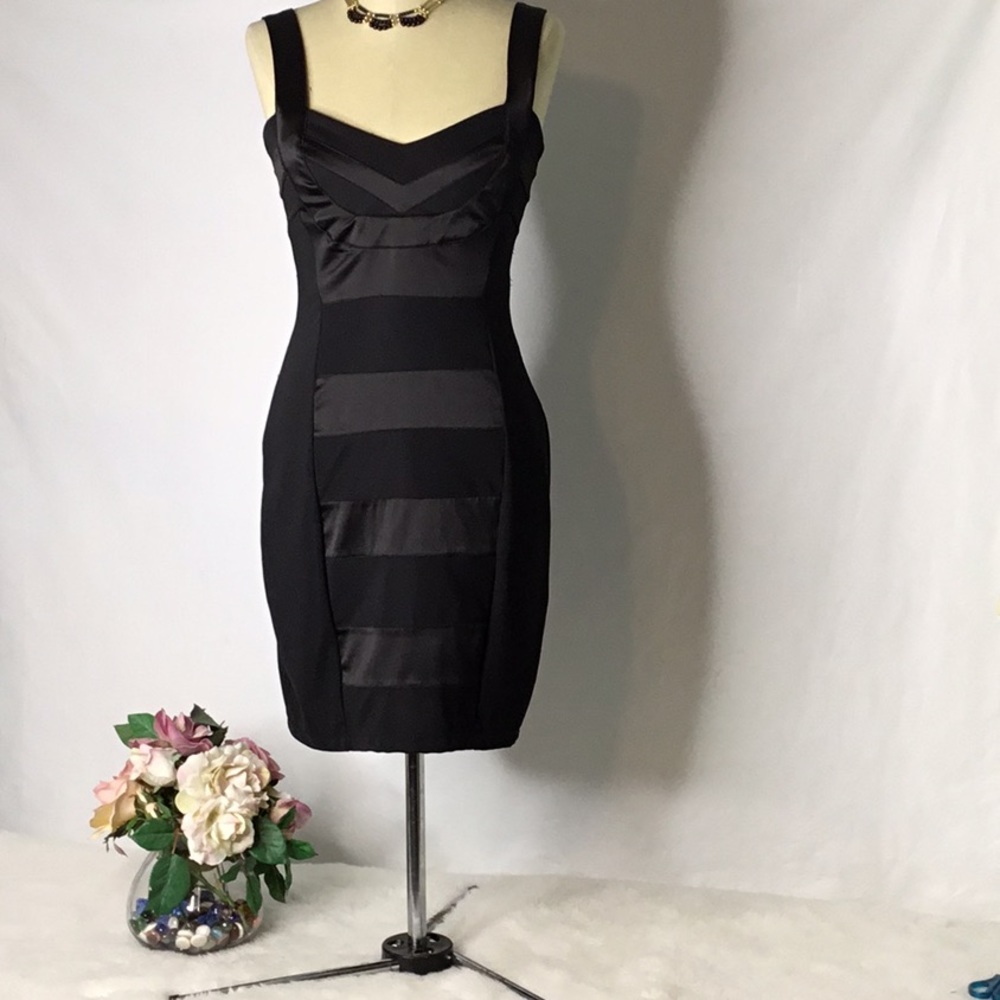 Women Black mini, figure flattering dress size M